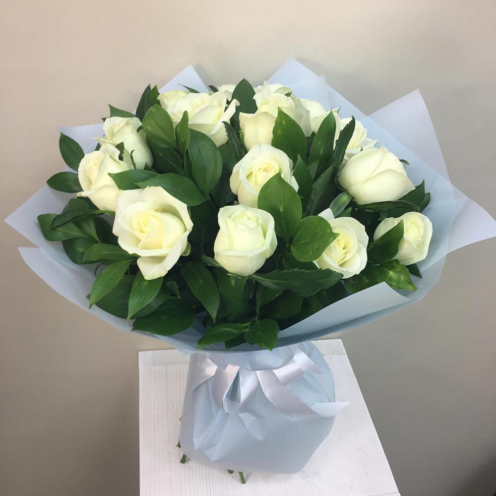 Букет 15 Белых роз Проуд в Петухово