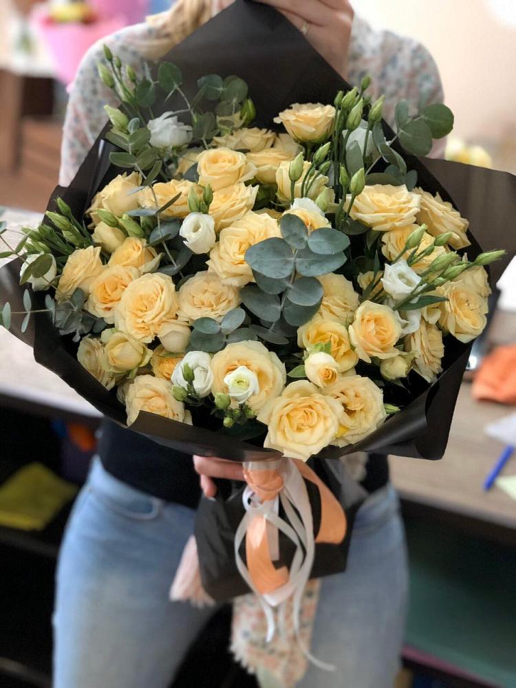 Букет цветов из: Розы и Лизиантусы в Петухово