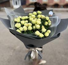 Букет Белые кустовые розы Солинеро в Петухово