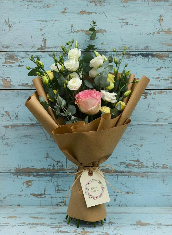 Букет цветов из: Розы и Лизиантусы в Петухово