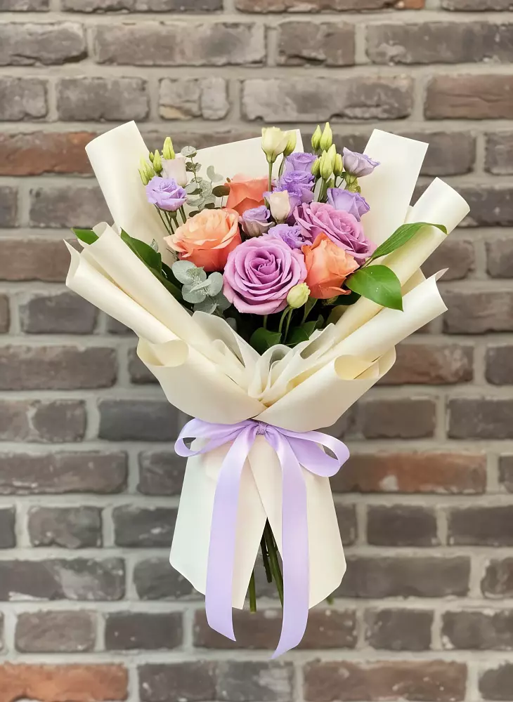 Букет цветов из: Лизиантусы и Розы в Петухово