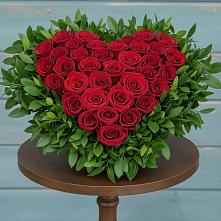 Цветочная композиция из Розы в виде сердца в Петухово