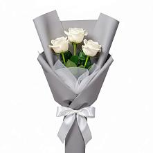 Букет 3 белые розы в Петухово