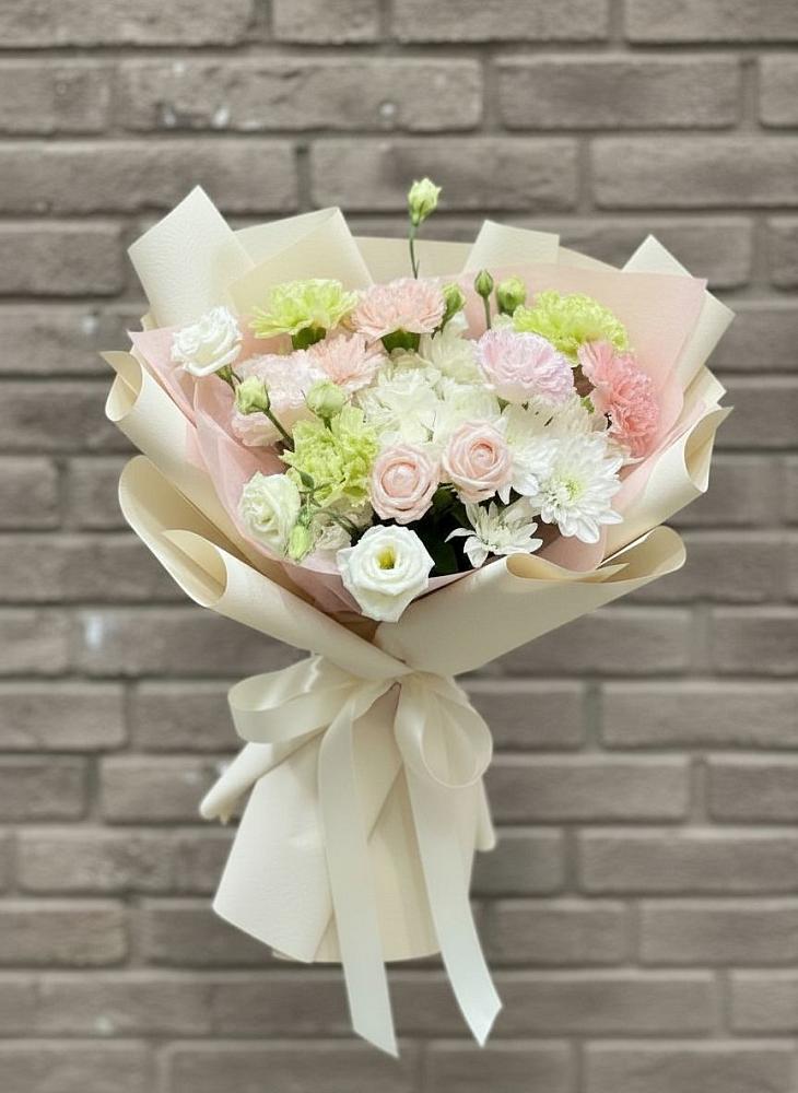 Букет цветов из: Гвоздики, Розы, Лизиантусы и Хризантемы в Петухово