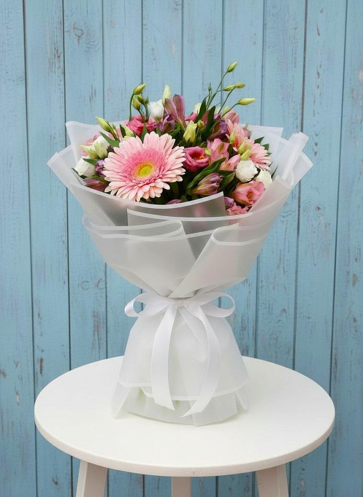 Букет цветов из: Герберы, Альстромерии и Лизиантусы в Петухово