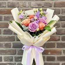 Букет цветов из:  Лизиантусы и Розы в Петухово