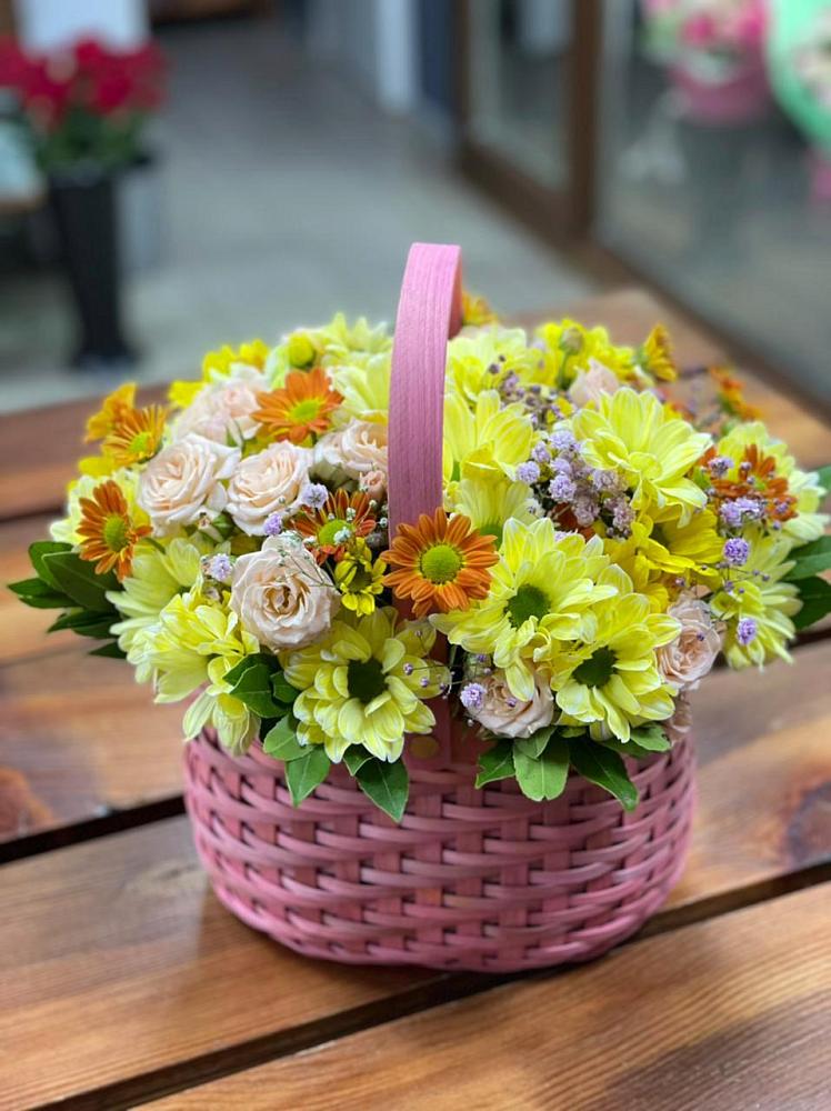 Цветочная композиция из Хризантемы и Розы в корзине в Петухово