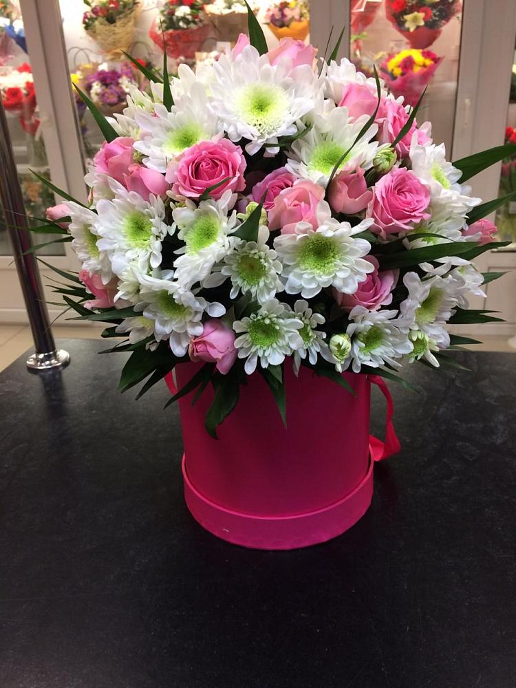 Цветочная композиция из Розы и Хризантемы в шляпной коробке в Петухово