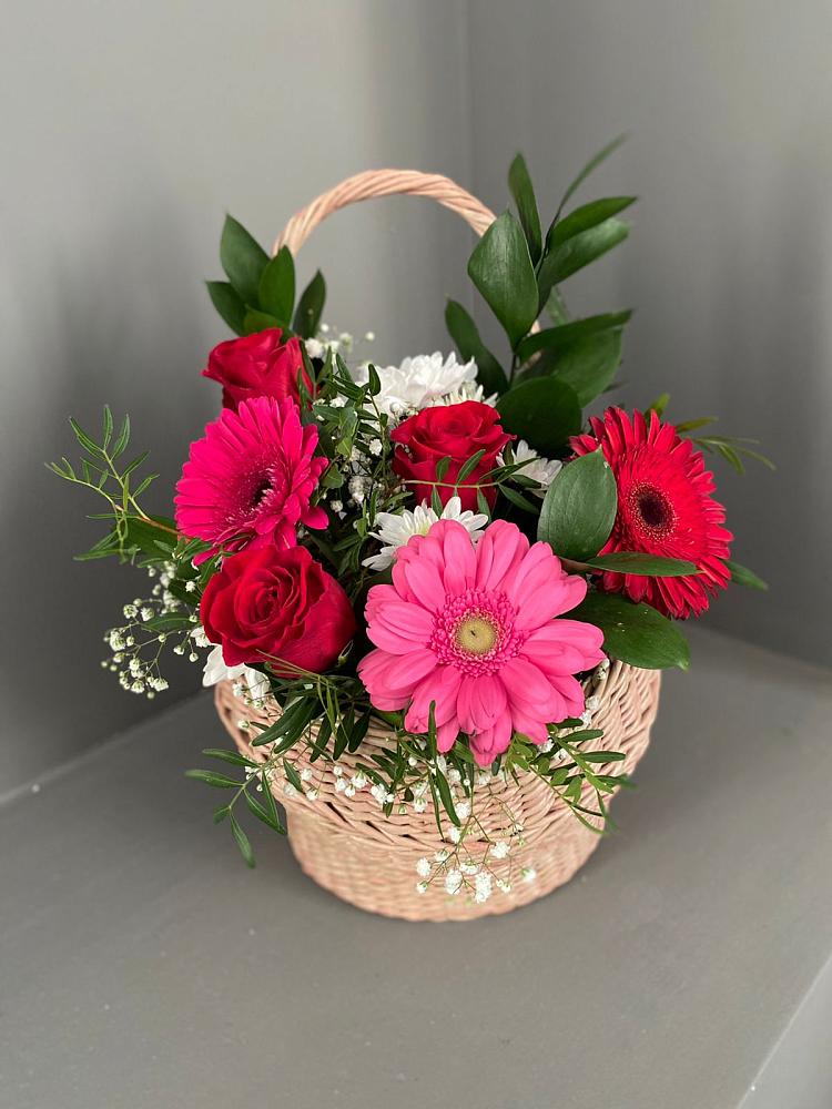Цветочная композиция из Розы, Хризантемы и Герберы в корзине в Петухово