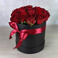 Цветочная композиция из Розы в шляпной коробке в Петухово